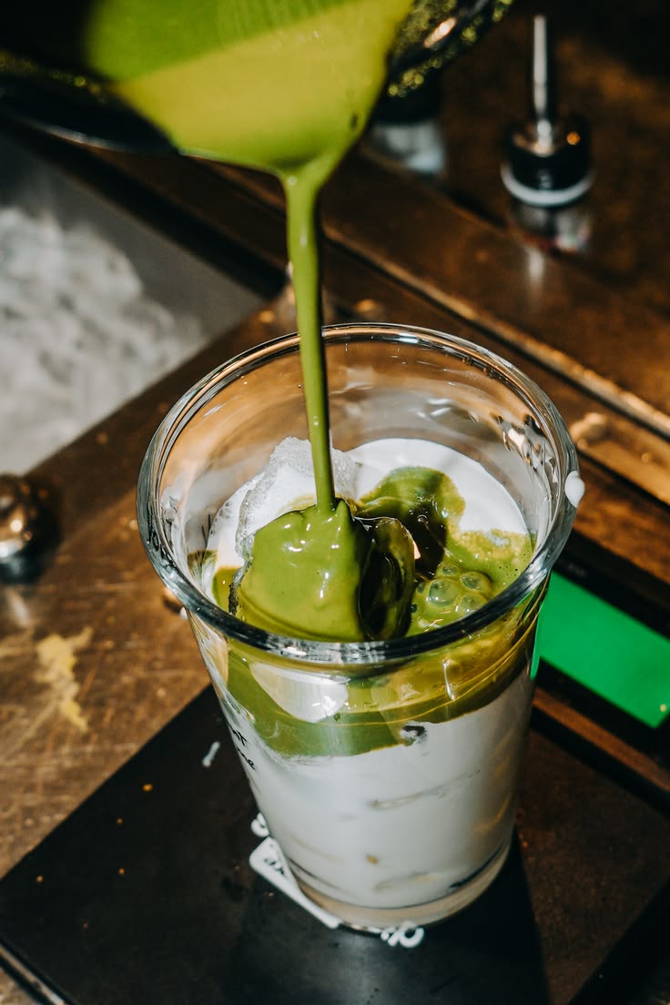 Matcha siendo servido